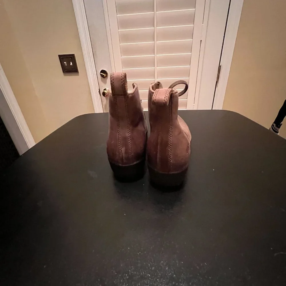 Bogs size 8.5 Carrie Chukka ankle boots